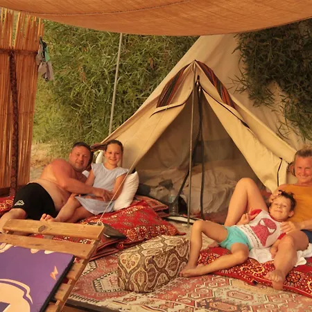 Butterfly Valley Seaside Glamping אולודניץ